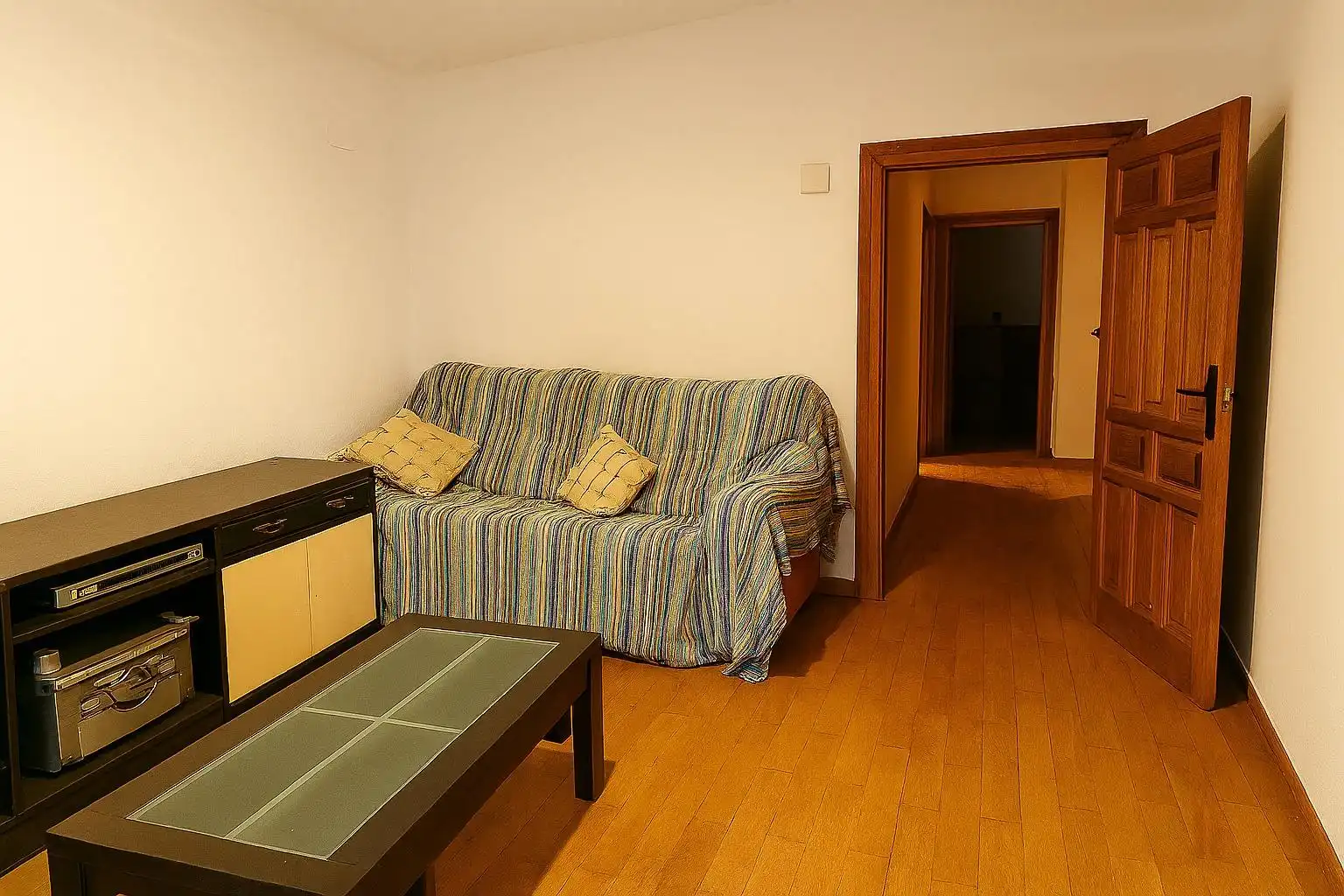 Sala d'estar de Casa o xalet en venda en Ribafrecha amb Calefacció, Terrassa i Traster