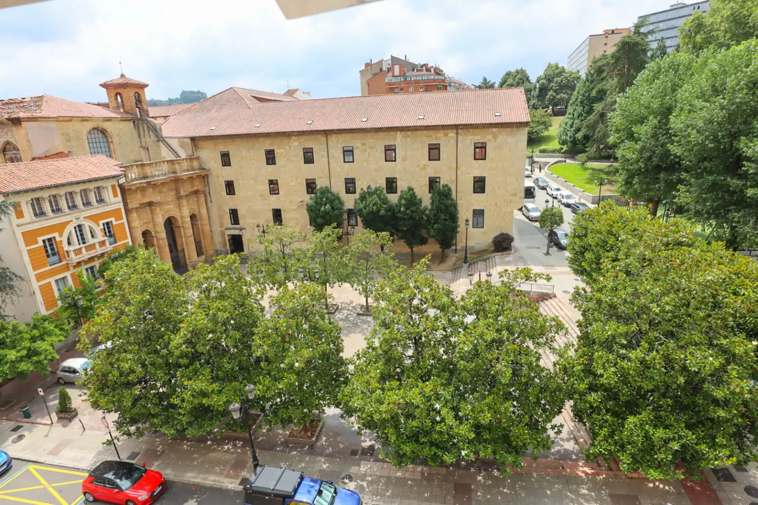 Vista exterior de Piso en venta en Oviedo  con Calefacción y Terraza