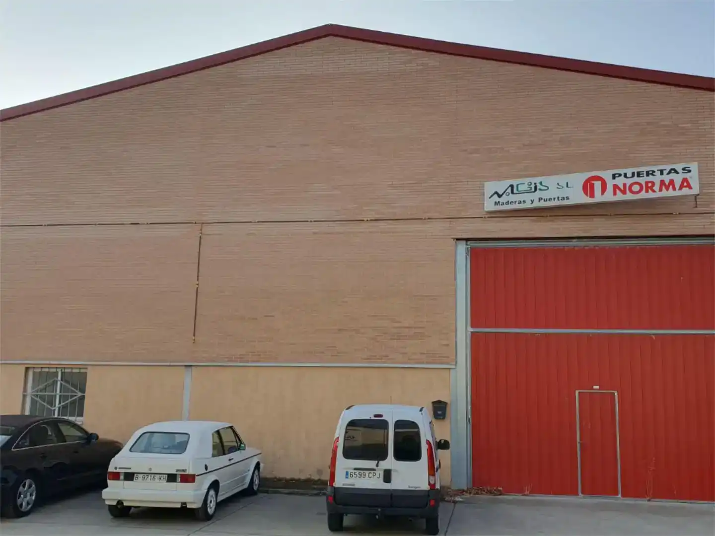 Vista exterior de Nave industrial en venta en Cistérniga