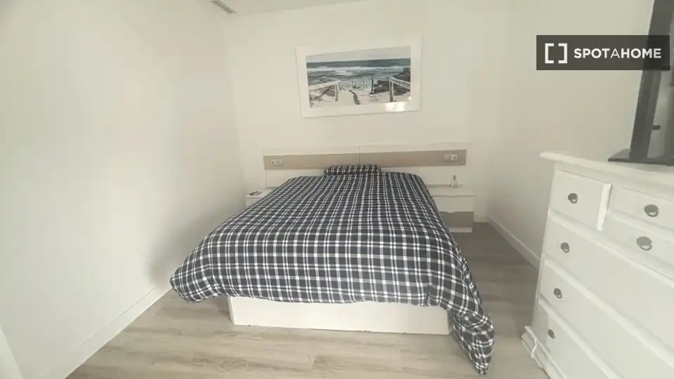 Habitación de Apartamento para compartir en Chiclana de la Frontera con Aire acondicionado, Terraza y Amueblado