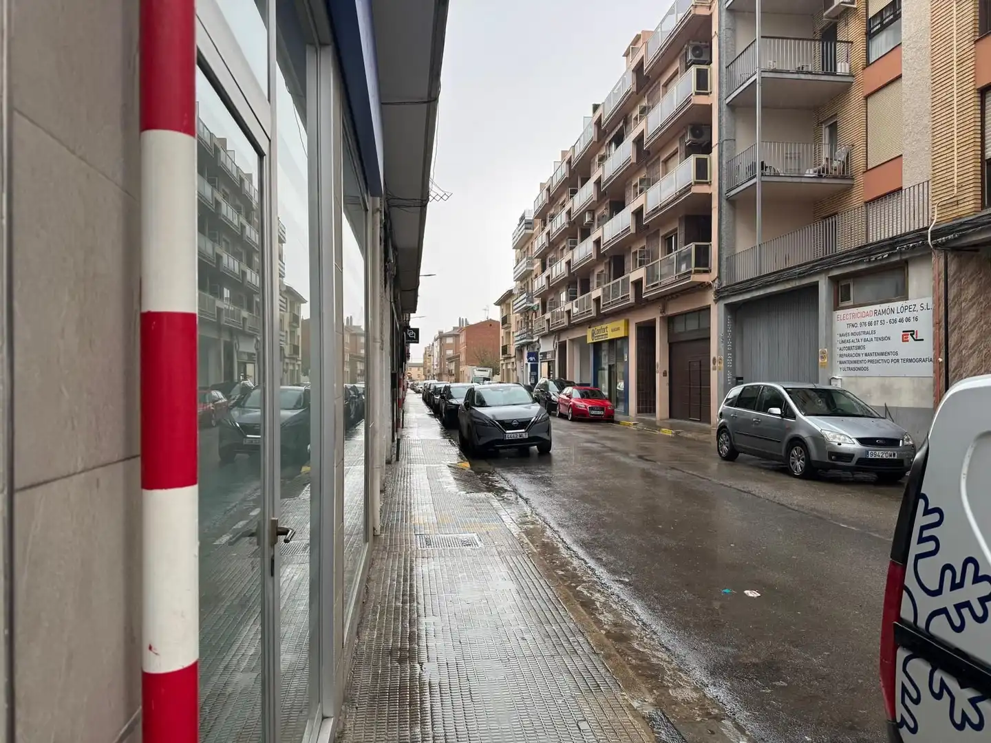 Vista exterior de Local en venda en Ejea de los Caballeros amb Aire condicionat