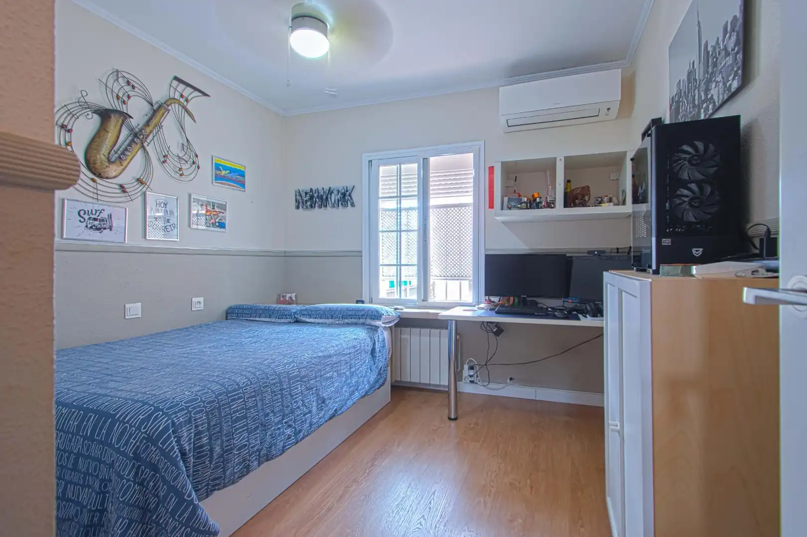 Habitación de Casa adosada en venta en Gines con Aire acondicionado, Jardín privado y Trastero