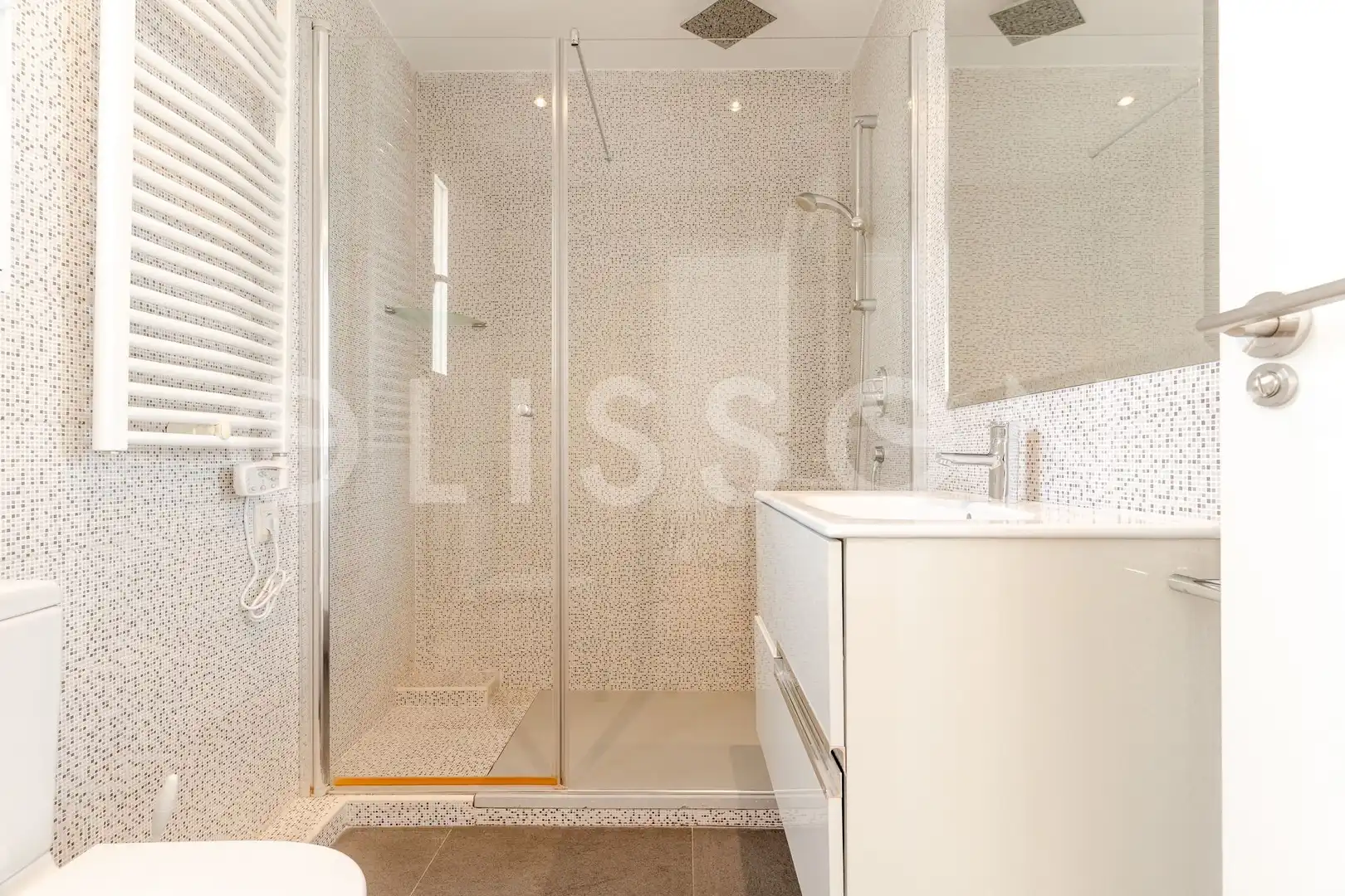 Bathroom of Attic for rent in Madrid  with Air Conditioner, Terrace and Storage room
