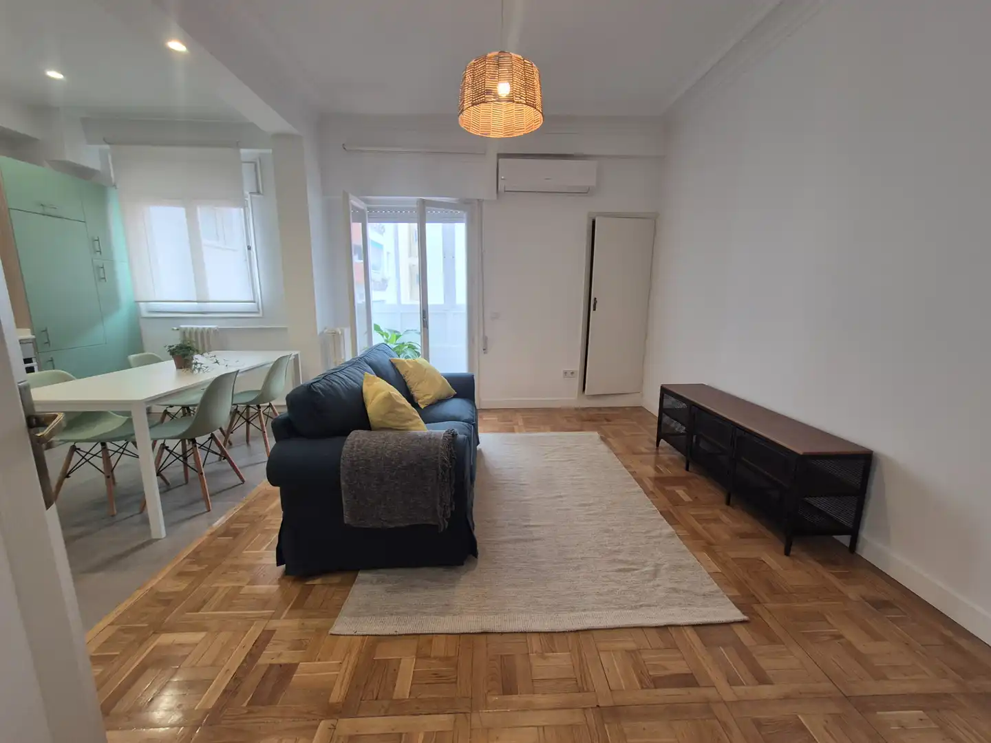 Sala d'estar de Apartament de lloguer en Madrid amb Aire condicionat, Calefacció i Moblat