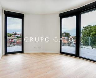 Living room of Attic for sale in Vigo   with Terrace, Swimming Pool and Balcony