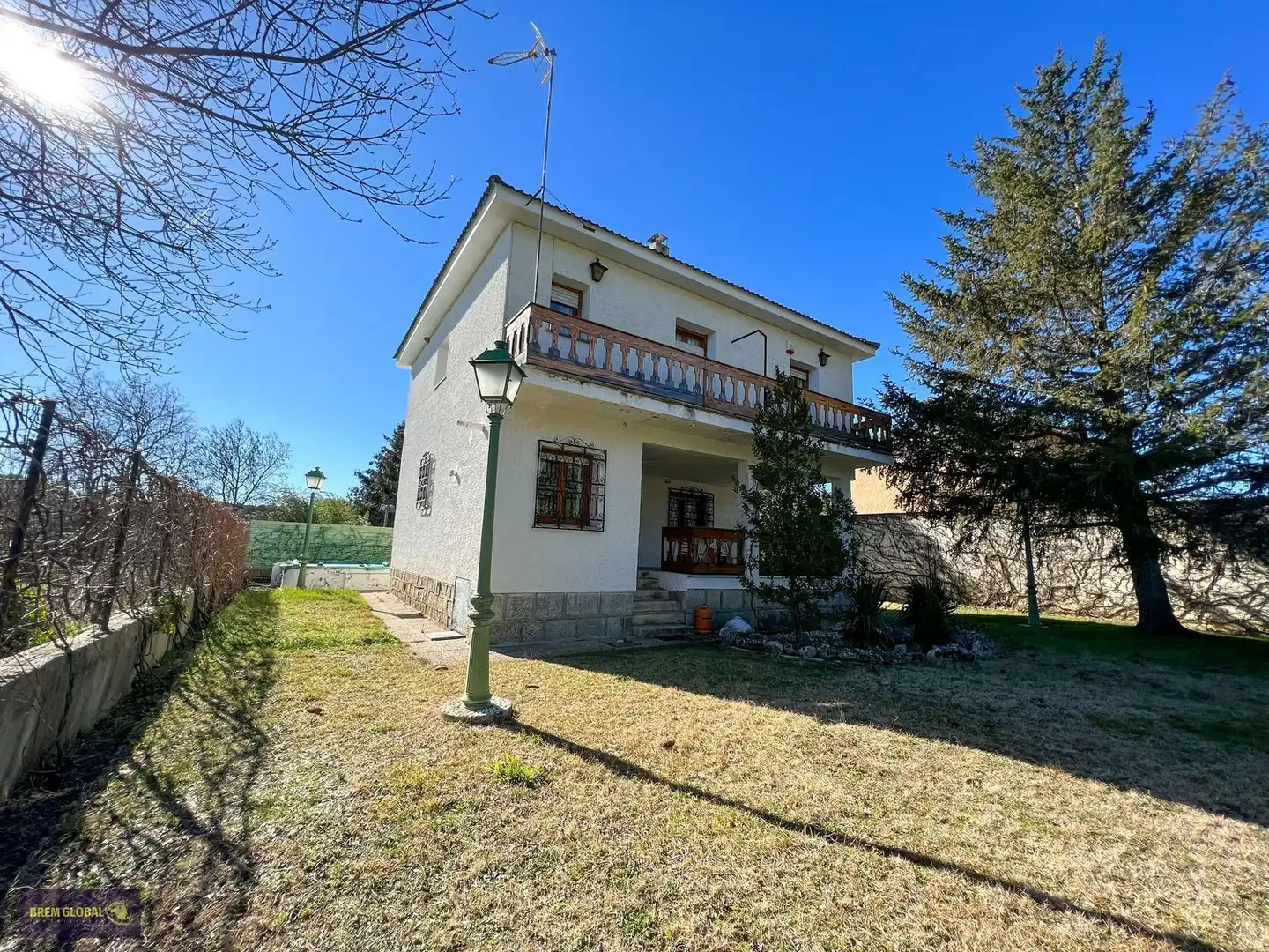 Vista exterior de Casa o xalet en venda en La Cabrera amb Jardí privat, Terrassa i Traster