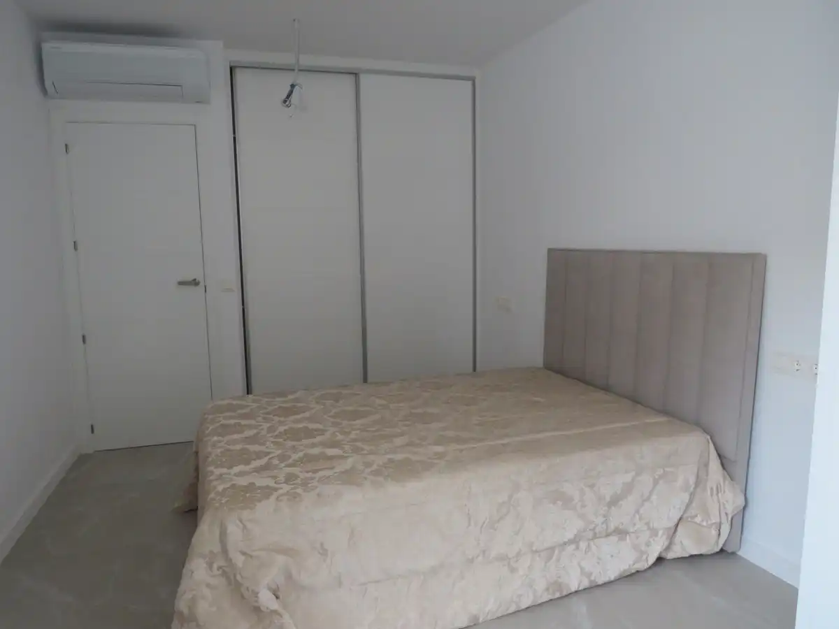 Habitación de Apartamento en venta en Fuengirola con Aire acondicionado, Calefacción y Terraza
