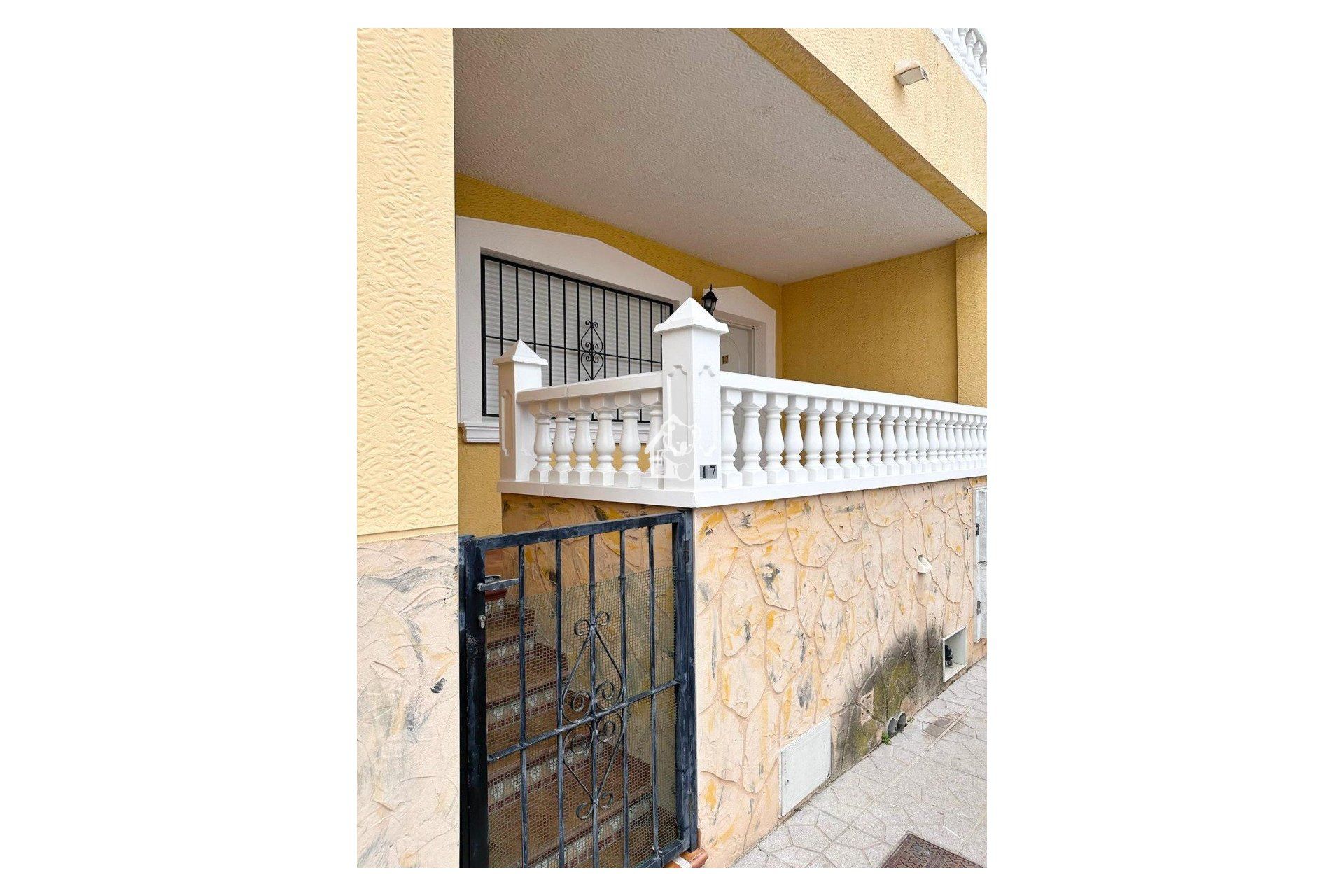 Exterior view of Apartment to rent in Orihuela  with Air Conditioner, Terrace and Furnished