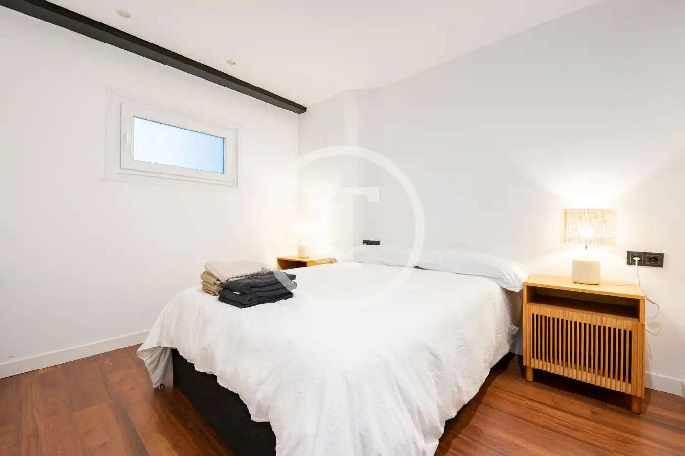 Dormitori de Dúplex de lloguer en Madrid amb Aire condicionat, Calefacció i Moblat