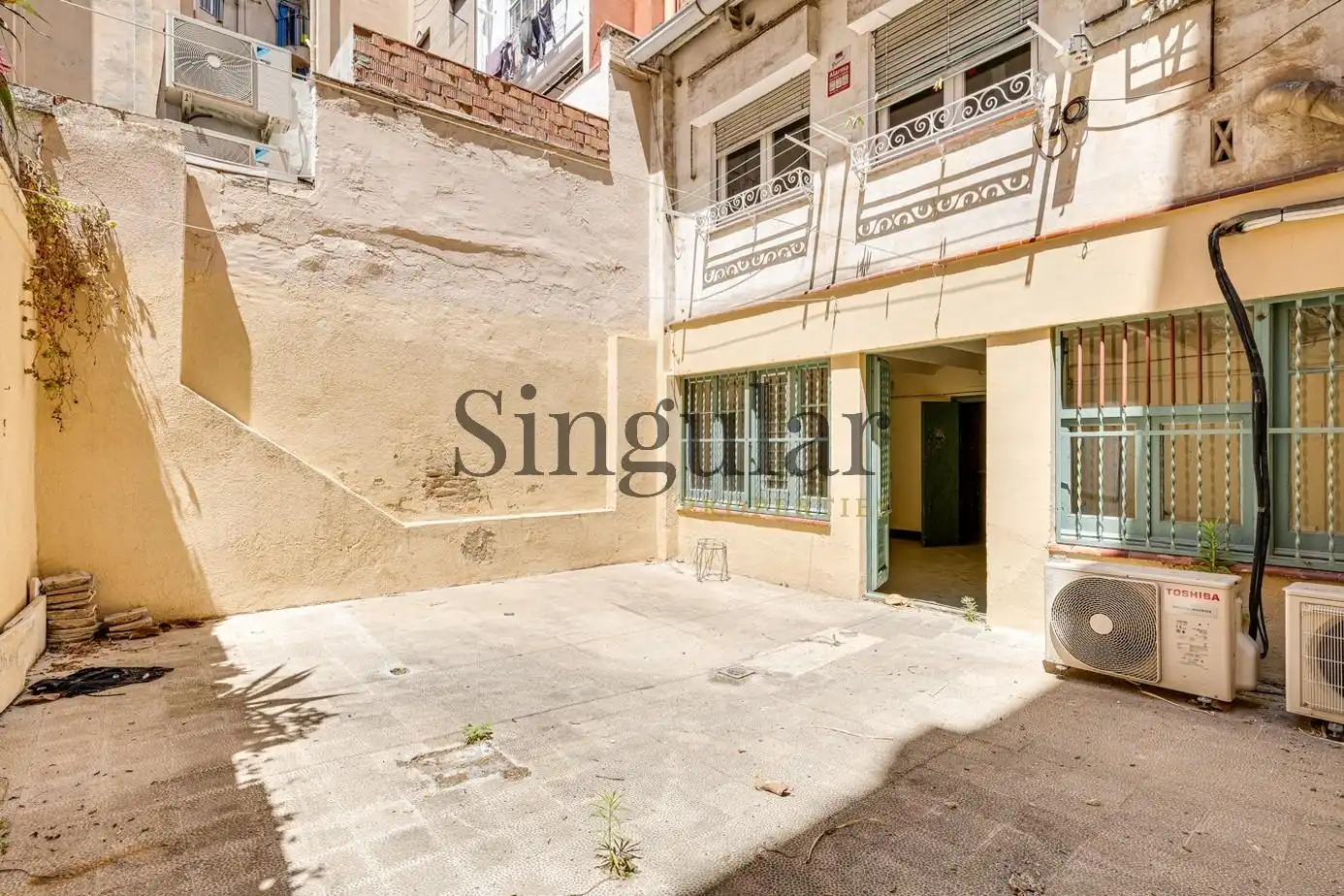 Commercial properties for rent in Carrer de la Creu Coberta, Hostafrancs