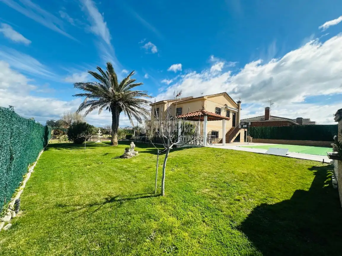 Jardín de Casa o chalet en venta en Escalona con Calefacción, Piscina y Amueblado