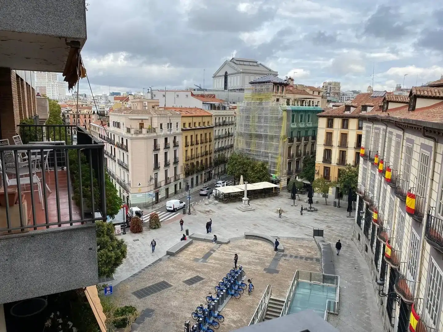 Exterior view of Flat for rent in Madrid  with Air Conditioner, Heating and Oven