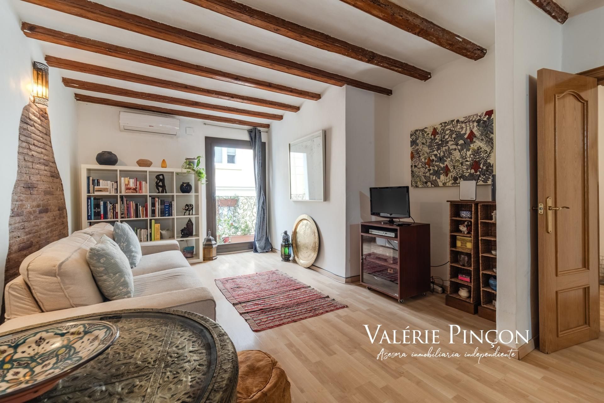 Living room of Flat for sale in  Barcelona Capital  with Heating and Balcony