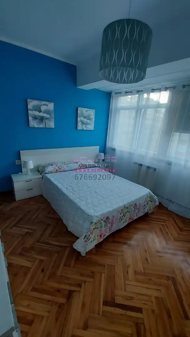 Dormitori de Pis de lloguer en Vigo  amb Calefacció, Parquet i Moblat