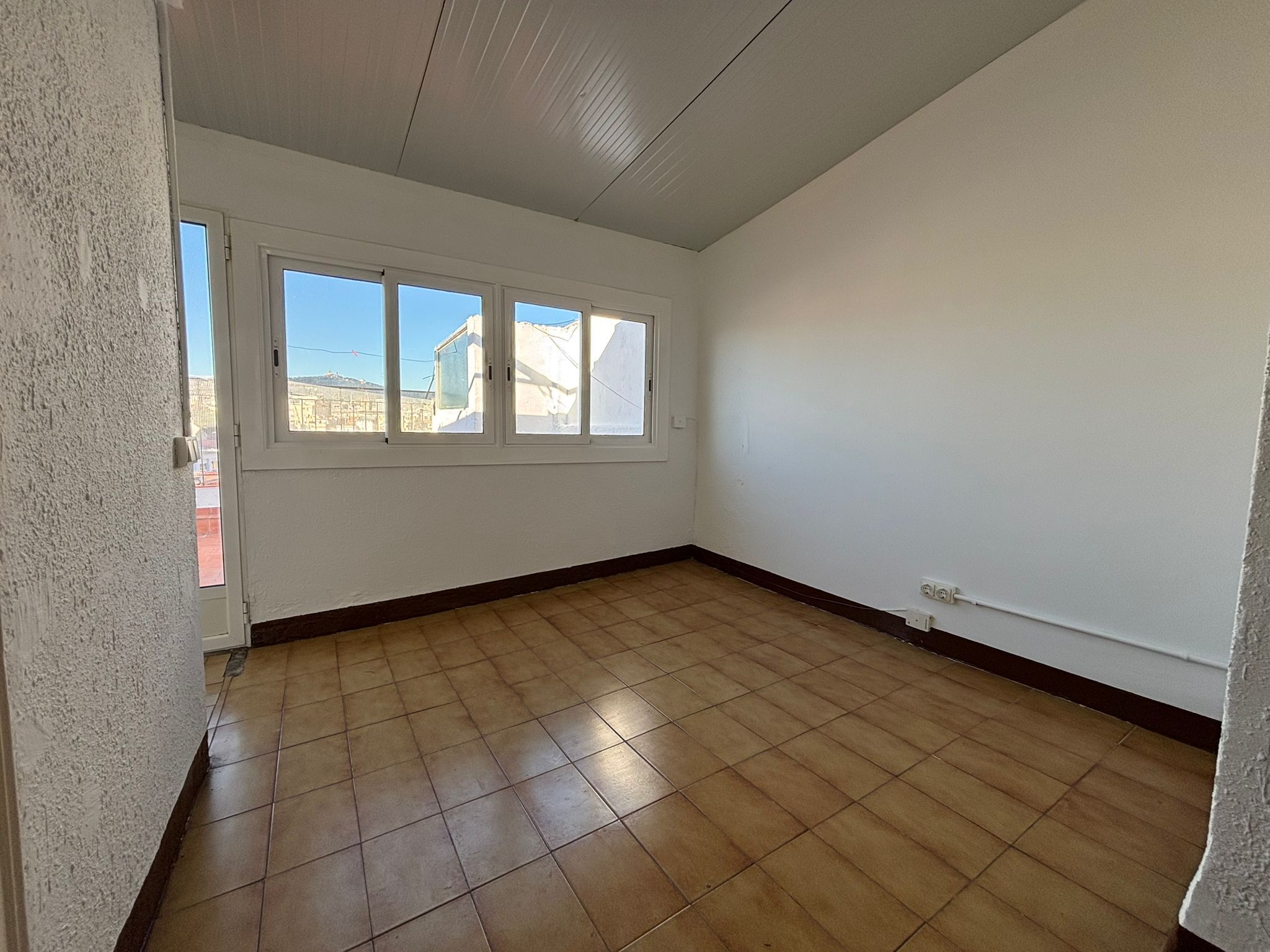 Study to rent in de la Bordeta, Hostafrancs