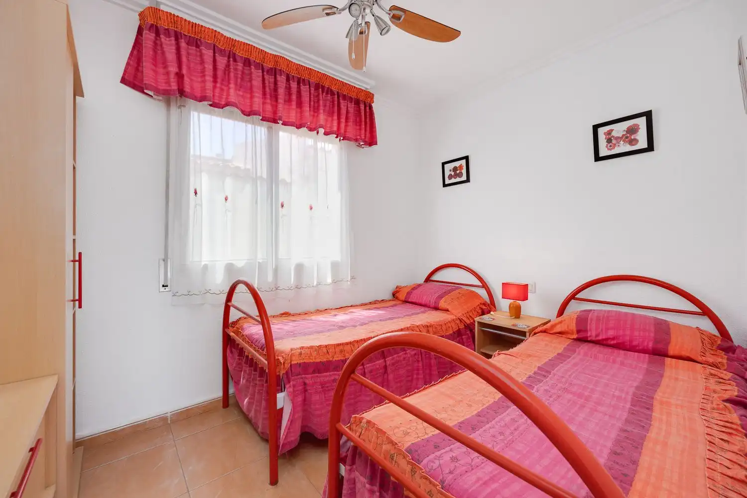 Schlafzimmer von Einfamilien-Reihenhaus zum Verkauf in Torrevieja mit Terrasse, Balkon und Gemeinschaftspool