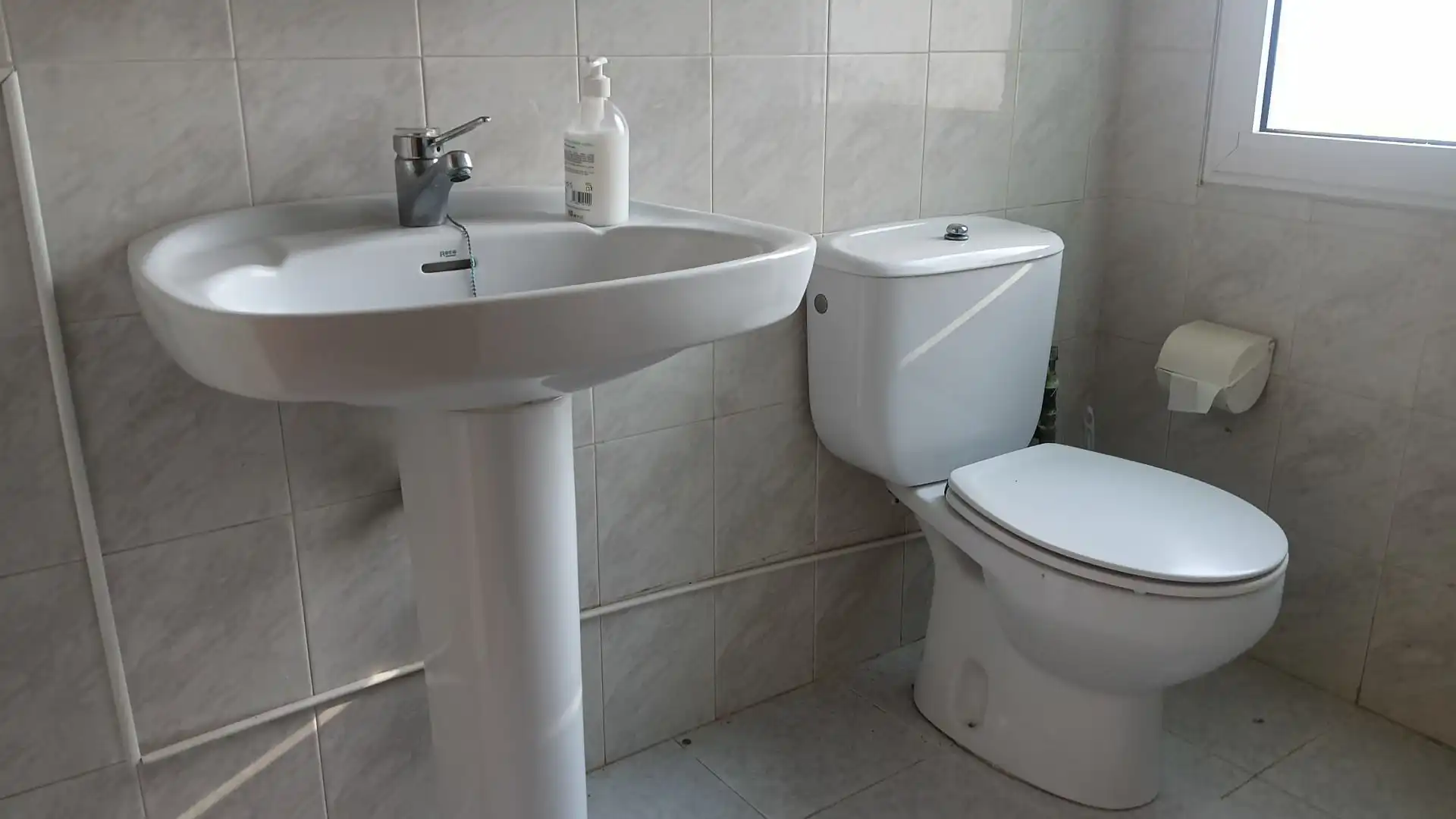 Bany de Casa o xalet en venda en Riba-roja de Túria amb Terrassa i Piscina
