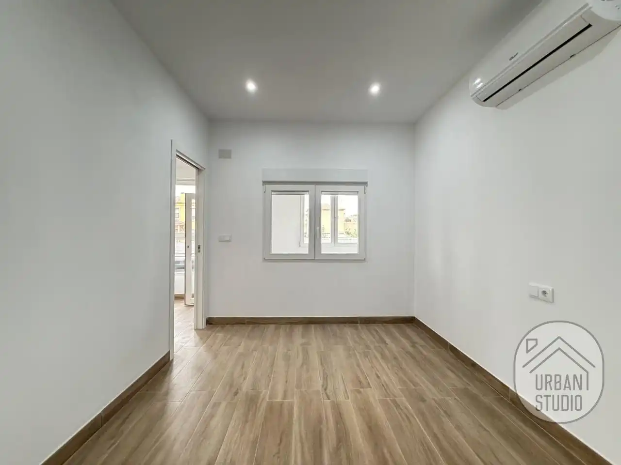 Ground floor for sale in Torrevieja  with Air Conditioner, Terrace and Community pool