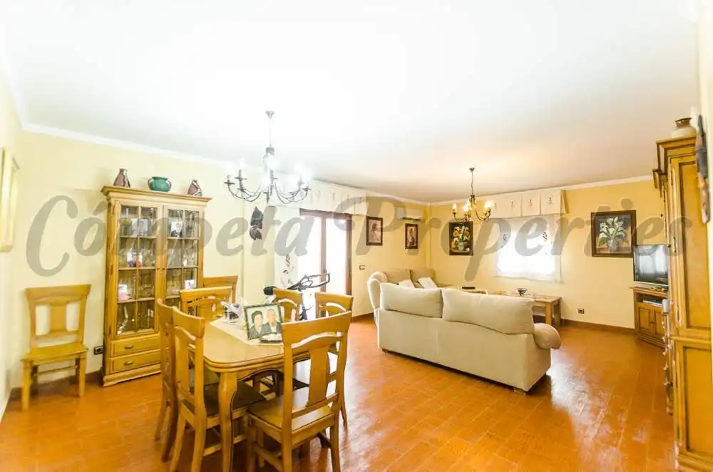 Casa amb terrassa en venda a Sayalonga, imagen 4