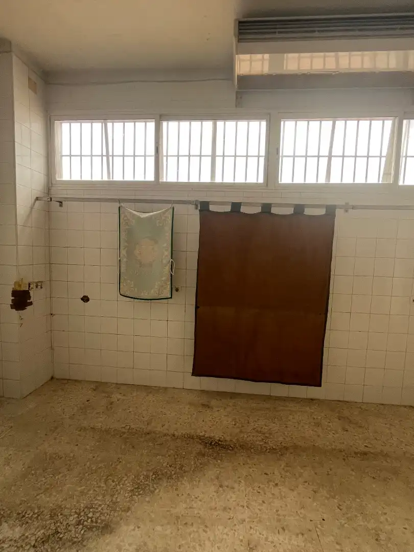 Bany de Local en venda en Albaida del Aljarafe