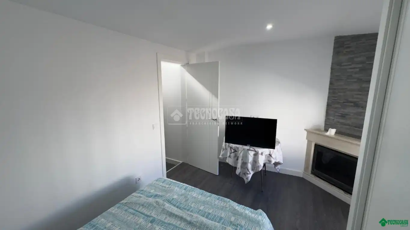 Habitación de Casa adosada en venta en Villarrubio con Calefacción, Amueblado y Alarma