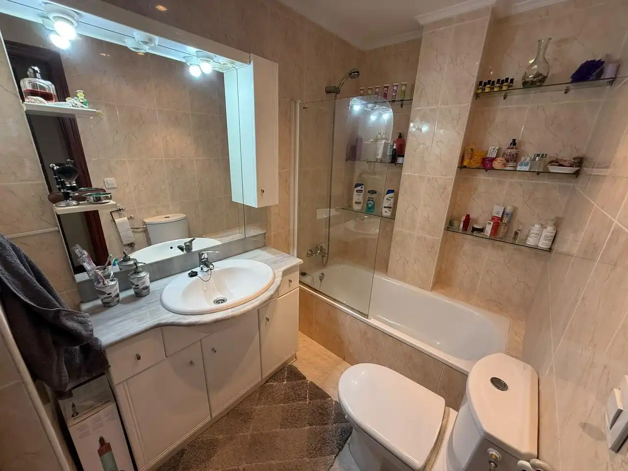 Bathroom of Flat for sale in Castro-Urdiales  with Heating, Furnished and Community pool