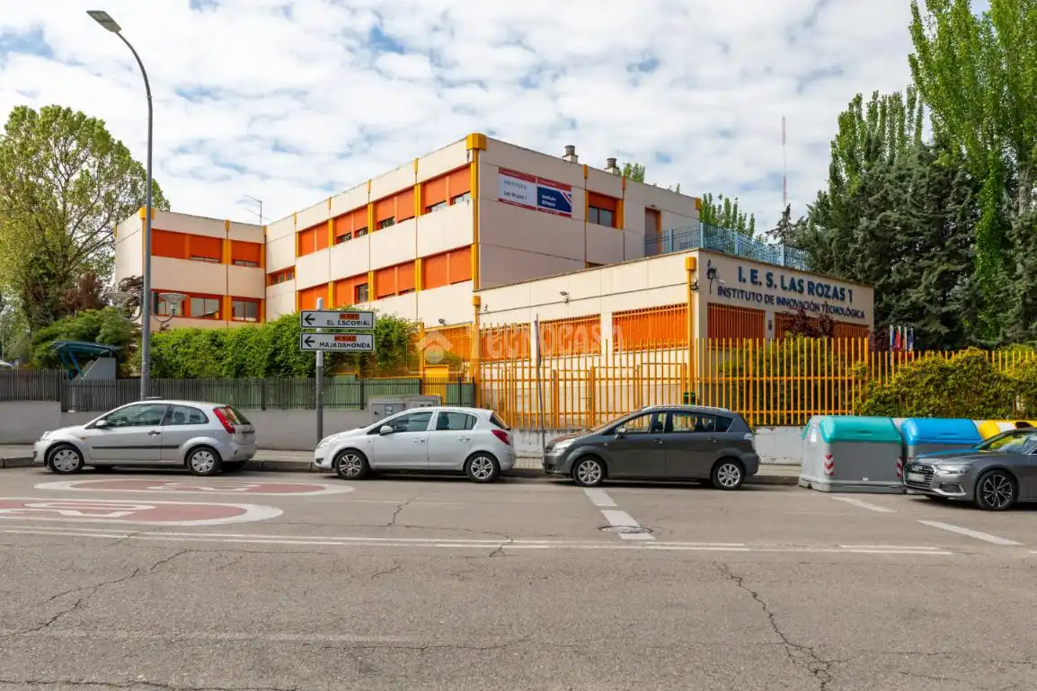 Vista exterior de Pis en venda en Las Rozas de Madrid amb Calefacció i Terrassa