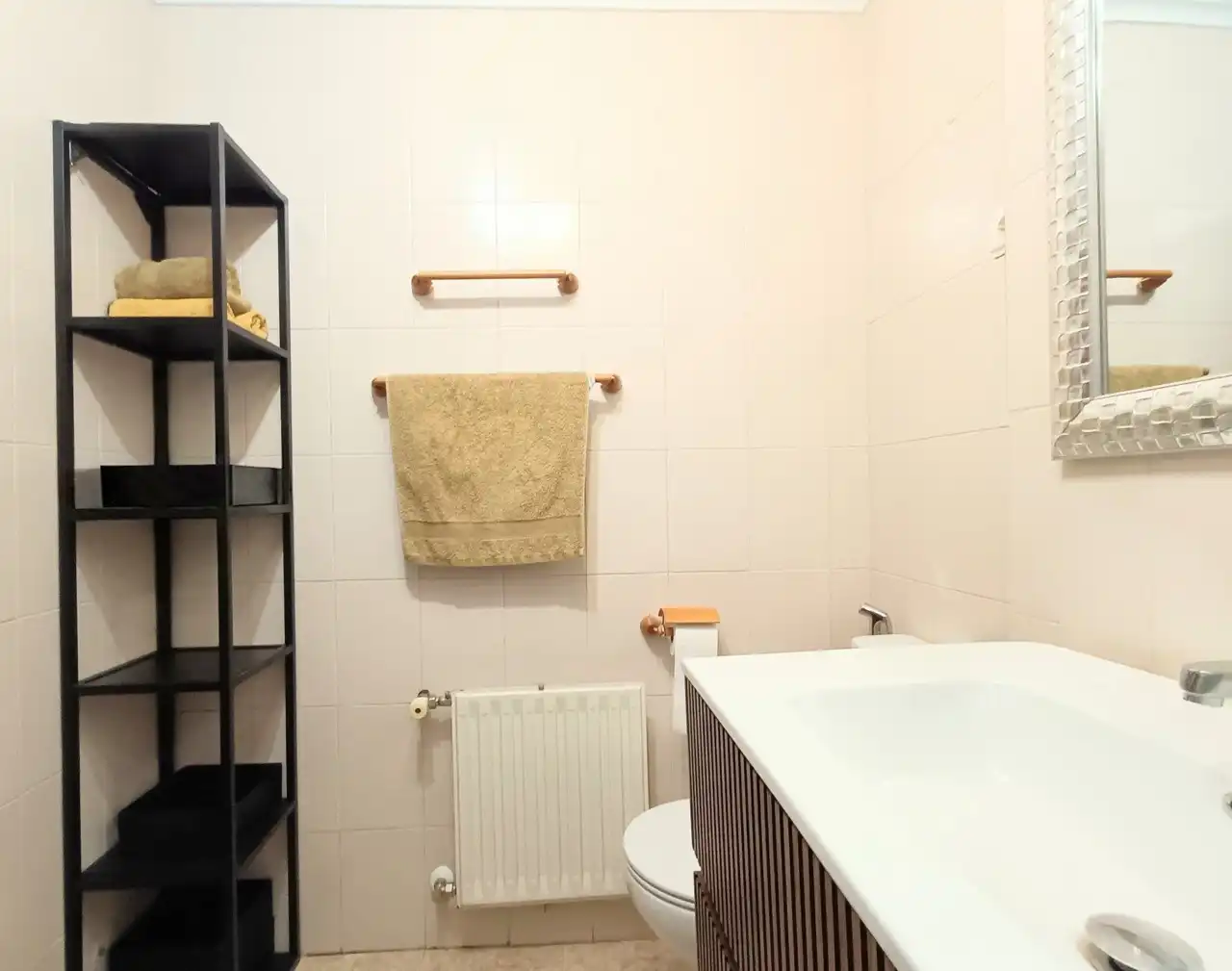 Baño de Piso de alquiler en Madrid con Aire acondicionado, Calefacción y Parquet