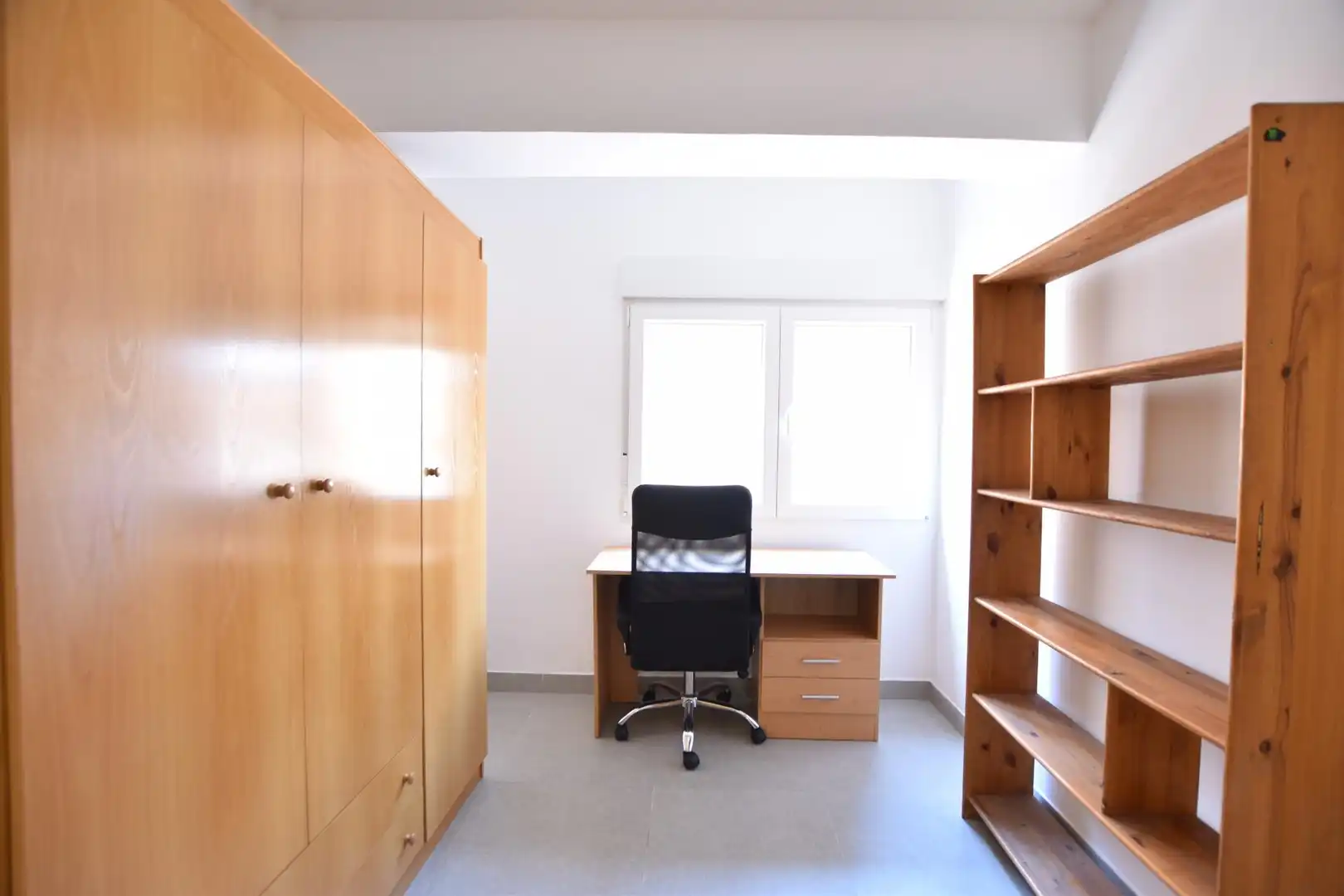 Flat for rent in Granada  with Air Conditioner and Furnished