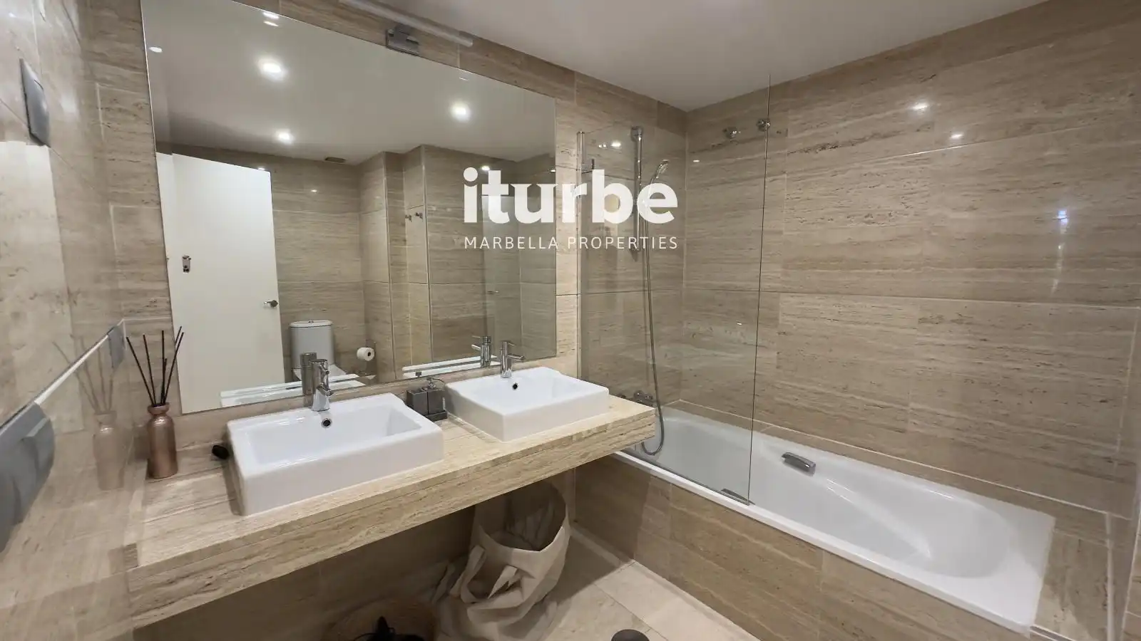 Bathroom of Flat for rent in Benahavís  with Air Conditioner, Terrace and Swimming Pool