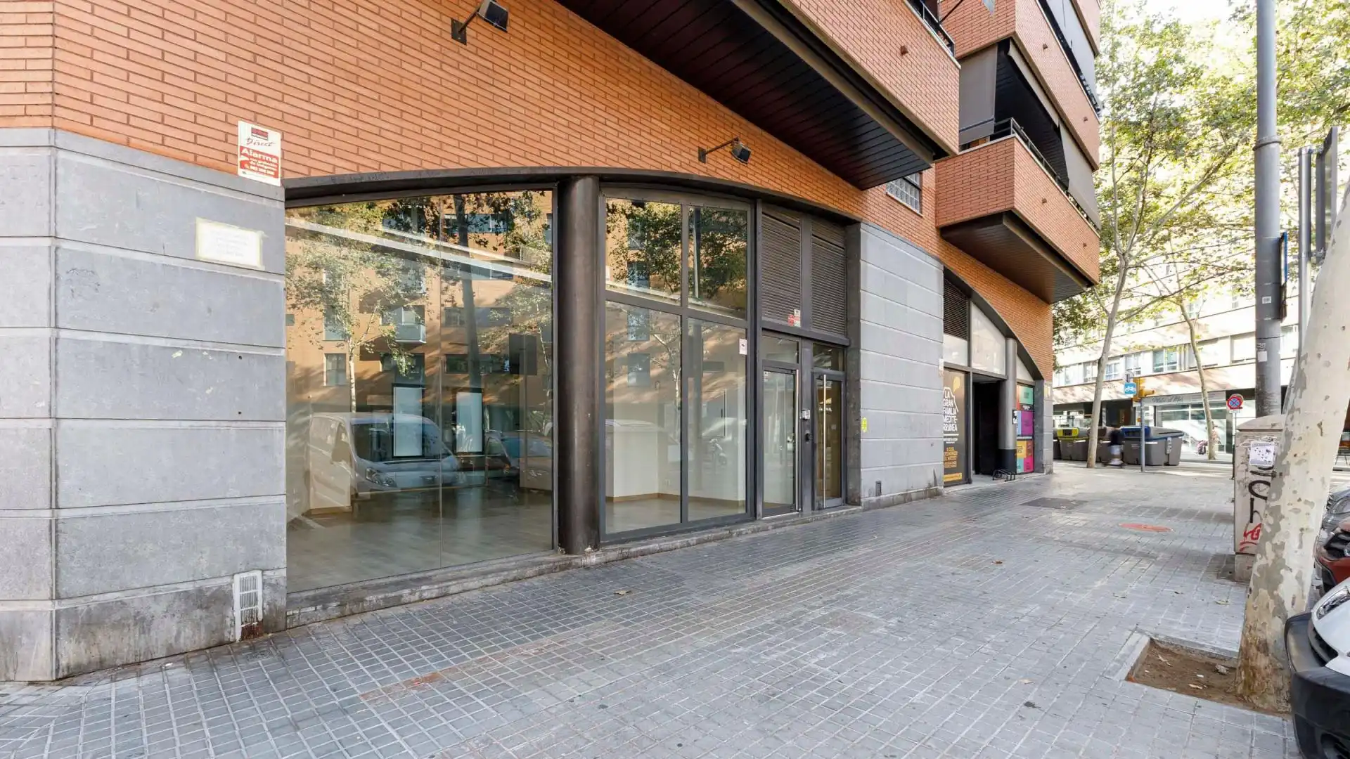 Exterior view of Commercial properties for rent in Barcelona