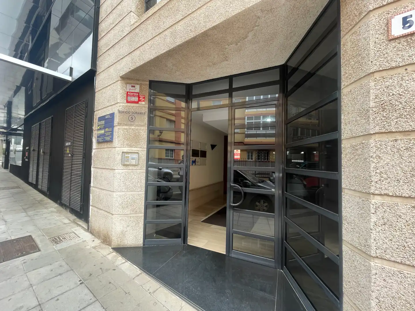 Vista exterior de Oficina en venta en Telde