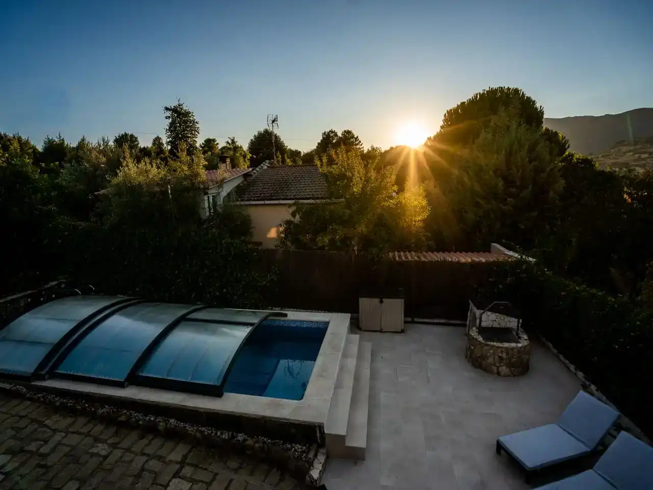 Terrassa de Casa o xalet en venda en Navahondilla amb Aire condicionat, Piscina i Balcó