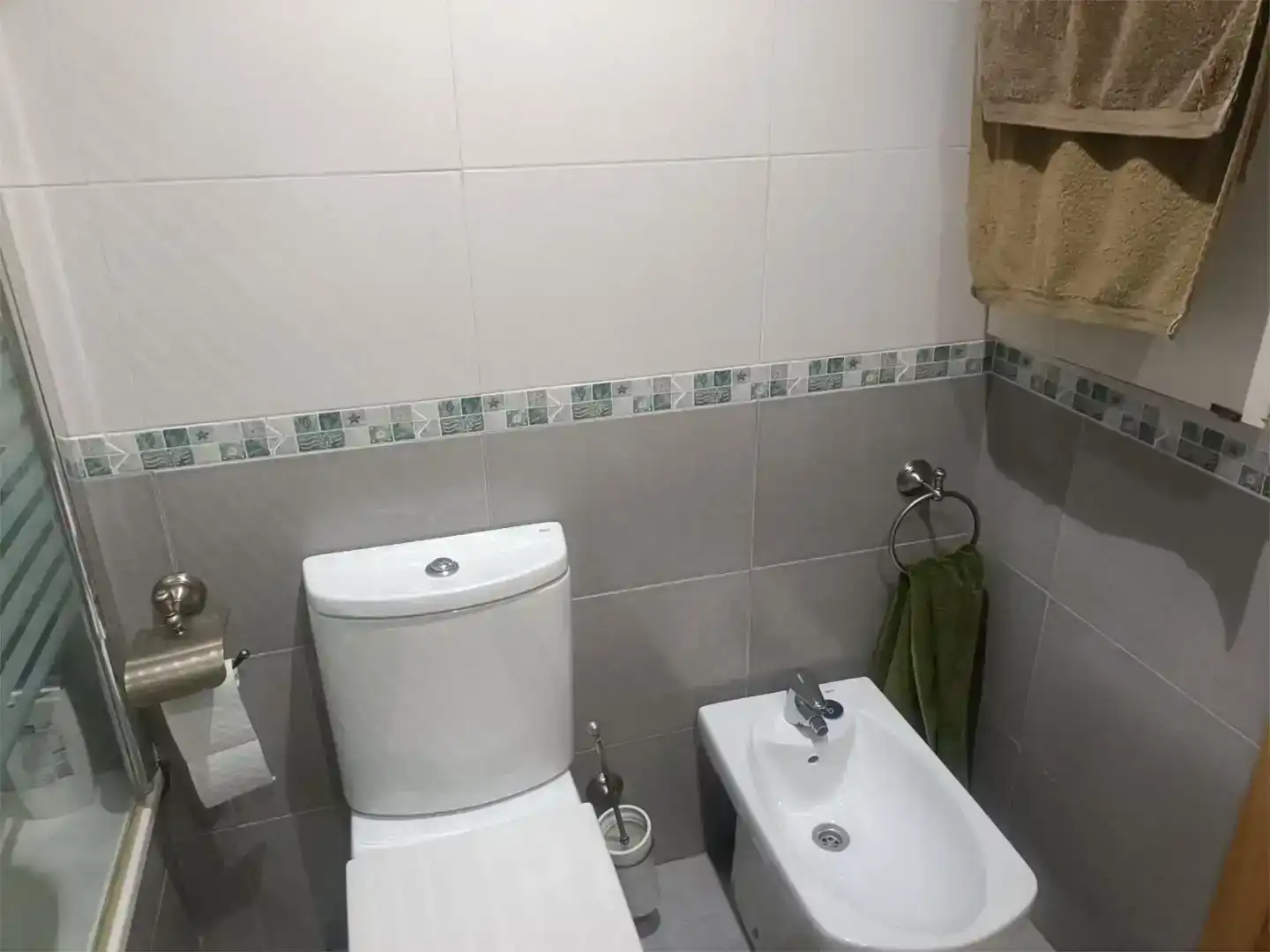 Bathroom of Flat for sale in Petrer  with Air Conditioner, Private garden and Storage room