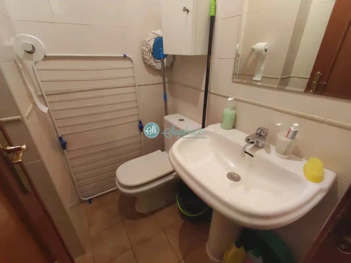 Bathroom of Flat for sale in Segovia  with Heating