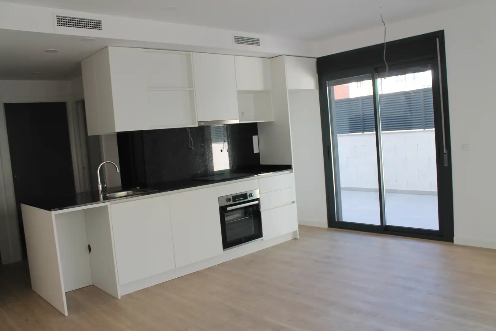 Cocina de Planta baja en venta en Cubelles con Aire acondicionado, Calefacción y Jardín privado