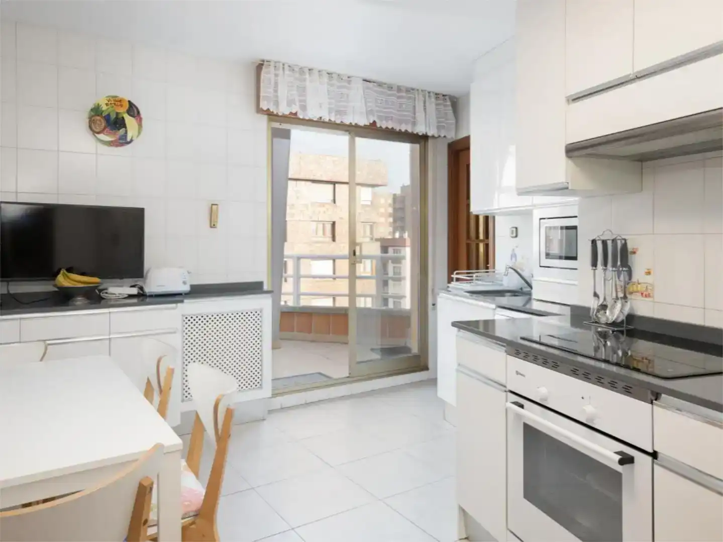 Cocina de Piso de alquiler en Gijón  con Parquet y Amueblado