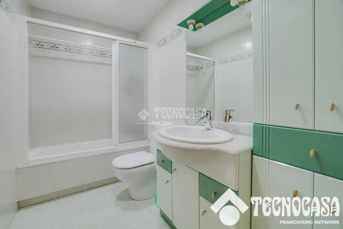 Baño de Ático en venta en Barcelona con Balcón