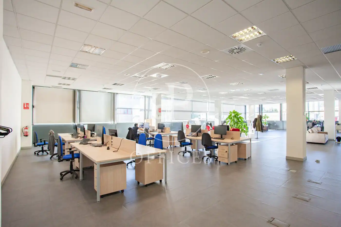 Bureau avec ascenseur à louer à Av. de la Industria