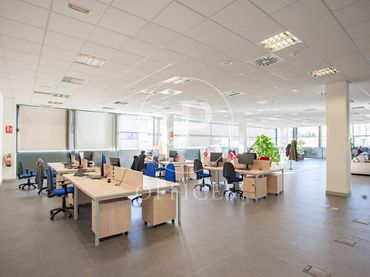 Bureau avec ascenseur à louer à Av. de la Industria