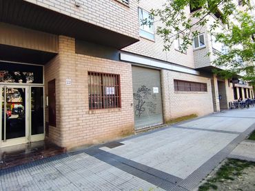 Locale commerciale in affitto a Calle de Mariana Pineda 25