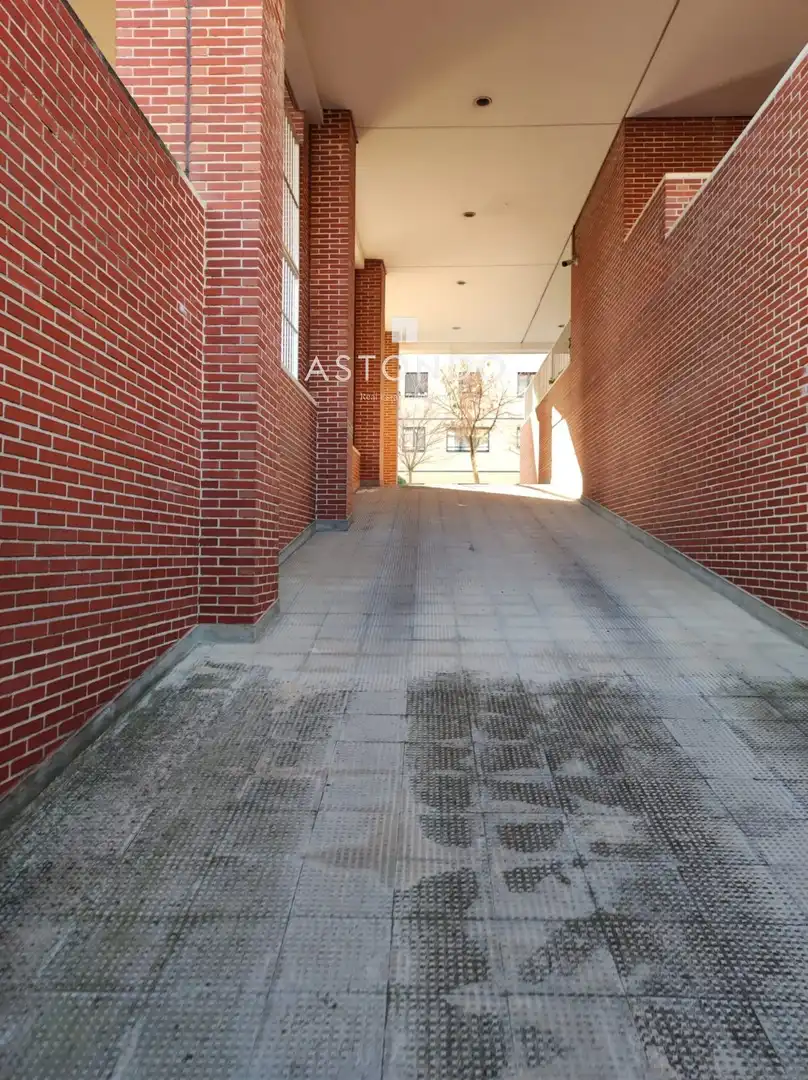 Exterior view of Garage for rent in Madrid
