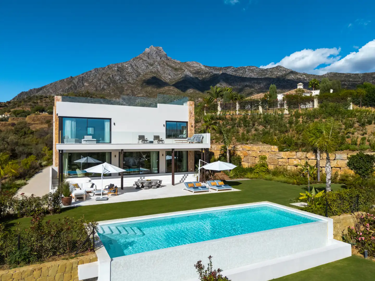 Villa mit Terrasse zum Verkauf in Urbanización Marbella Hill Club 18A, imagen 2