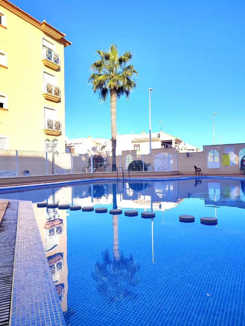 Piscina de Apartamento en venta en San Pedro del Pinatar con Terraza, Trastero y Amueblado