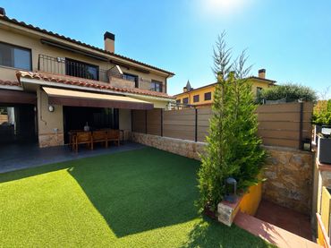 Adossat amb jardí en venda a Aiguaviva