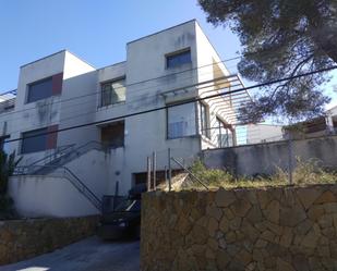 Vista exterior de Casa adosada en venda en Olèrdola amb Piscina i Piscina comunitària