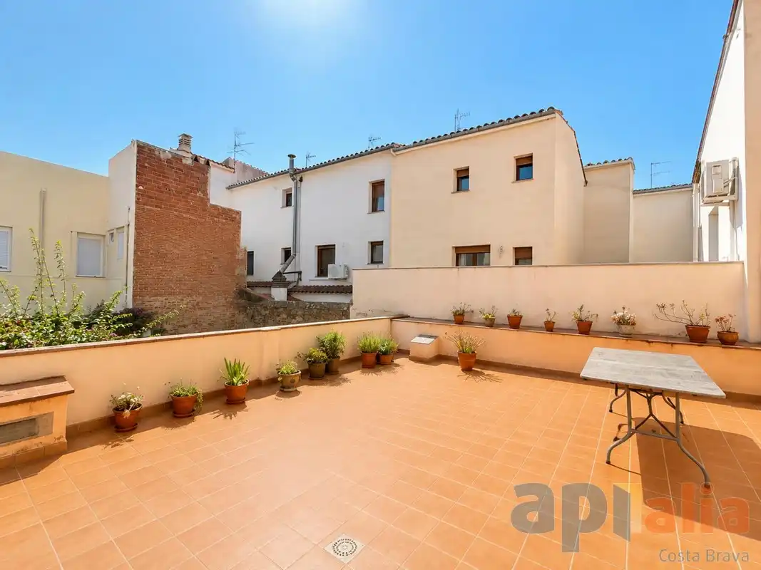 Terrasse von Einfamilien-Reihenhaus zum Verkauf in Palamós mit Klimaanlage, Heizung und Terrasse