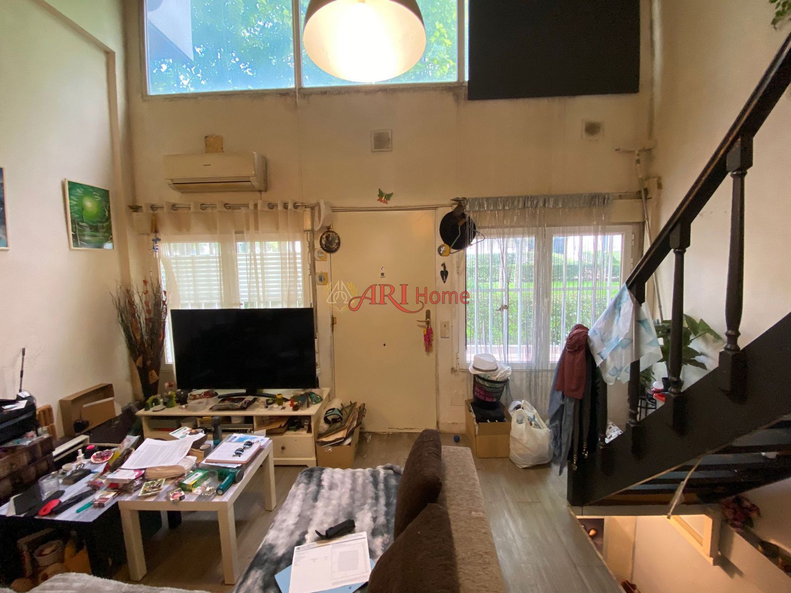 Sala d'estar de Dúplex en venda en  Madrid Capital amb Aire condicionat