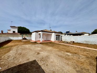 Chalet con jardín en venta en Los Franceses – La Vega