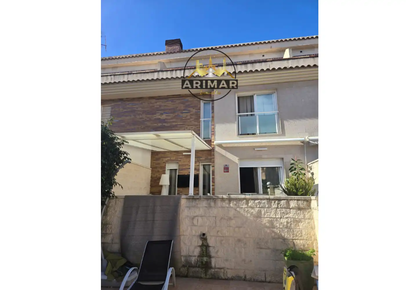 Vista exterior de Casa adosada en venda en Castellón de la Plana / Castelló de la Plana amb Aire condicionat, Calefacció i Jardí privat